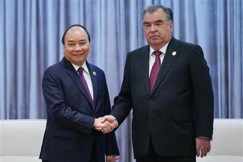 PM meets Tajikistani President in Beijing