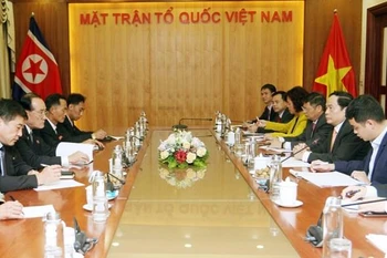 Front leader receives Chairman of DPRK’s trade union agency 