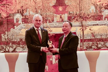 Poland willing to share experience in waste treatment with Hanoi