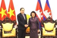At the meeting between Chairman of the Vietnamese National Assembly Tran Thanh Man and President of the Cambodian National Assembly Khuon Sudary in Phnom Penh on February 6. (Photo: VNA)