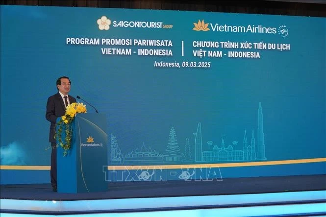 Deputy Director of the Vietnam National Authority of Tourism Ha Van Sieu speaks at the Vietnam - Indonesia tourism promotion programme in Jakarta on March 9. (Photo: VNA)