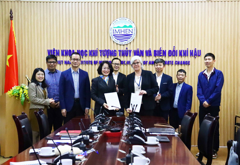 The signing ceremony of the IMH and VITO's MoU in Hanoi on March 31. (Photo: imh.ac.vn)