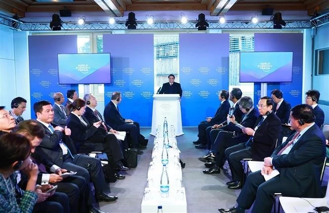 Prime Minister Pham Minh Chinh speaks at the country strategic dialogue within the framework of the 55th Annual Meeting of the World Economic Forum (WEF) in Davos, Switzerland, on January 21. (Photo: VNA)