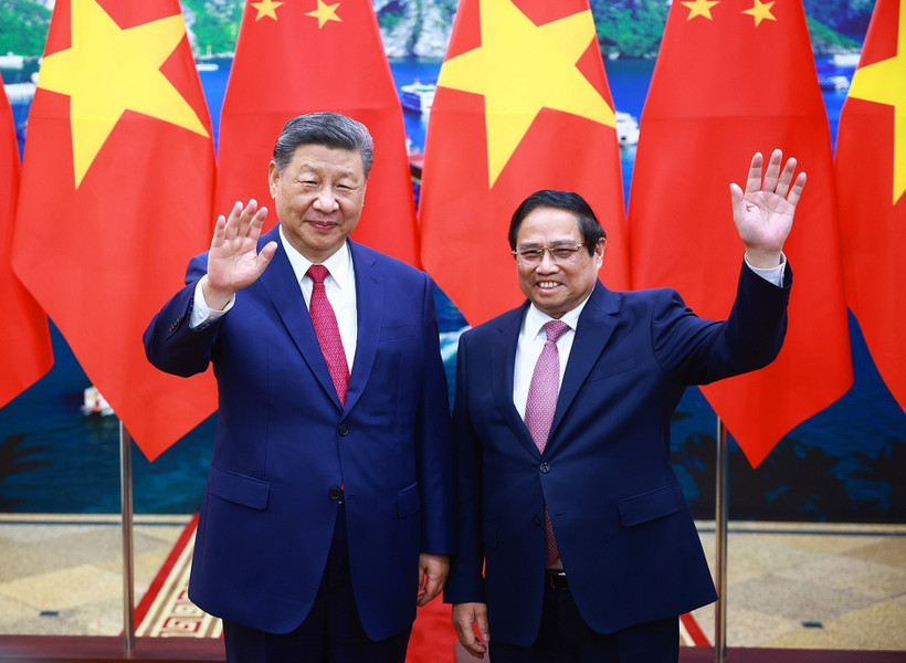 Prime Minister Pham Minh Chinh (R) and General Secretary of the Communist Party of China (CPC) Central Committee and President of China Xi Jinping. (Photo: VNA)