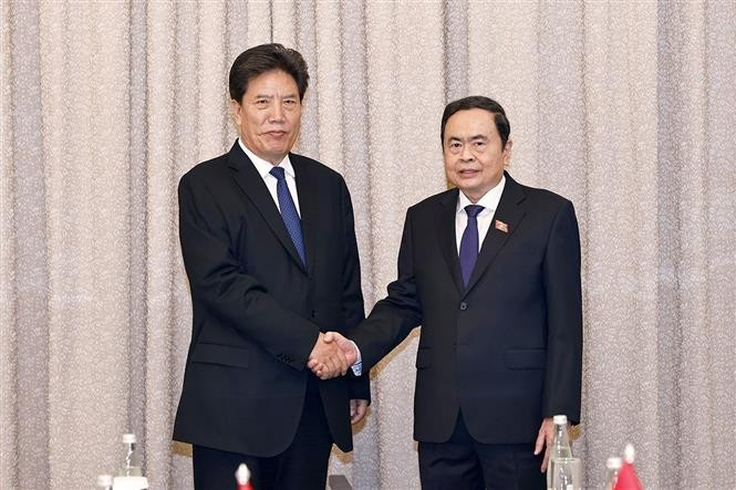 National Assembly Chairman Tran Thanh Man (R) and Vice Chairman of the Standing Committee of the National People's Congress (NPC) of China Losang Jamcan. (Photo: VNA)