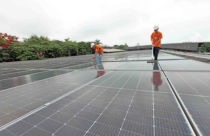 Maxport Limited Company (Vietnam) invests over 42 billion VND in rooftop solar power systems at two Maxport 8 factories in Vu Thu district, Thai Binh province. (Photo: VNA)