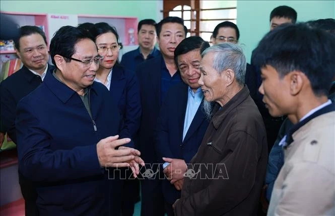 PM Pham MinhChinh visits the family of Tran Trung Kien in Duc Chanh commune, Mo Duc district, who have received financial support from the Government, along with assistance from socio-political organisations to renovate their home. (Photo: VNA)