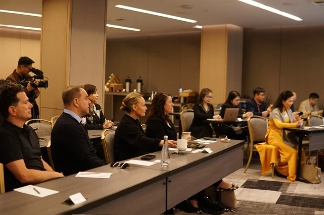 Vietnam-US film production cooperation roundtable focused on leveraging the advantages of Vietnam's landscapes, government support policies, and the potential for developing the post-production industry. (Photo: VFDA)