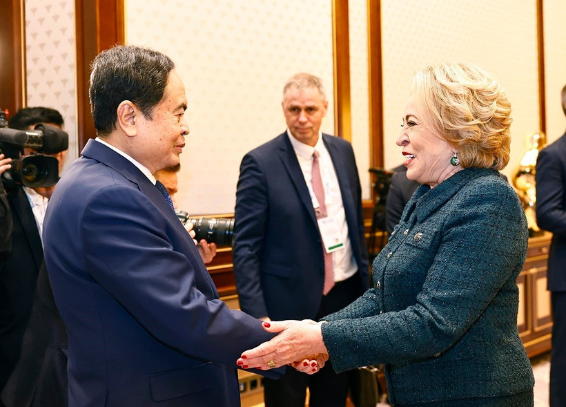 National Assembly Chairman Tran Thanh Man (L) meets with Speaker of the Federation Council (Upper House) of the Russian Federal Assembly Valentina Matviyenko in Uzbekistan on April 6. (Photo: VNA)
