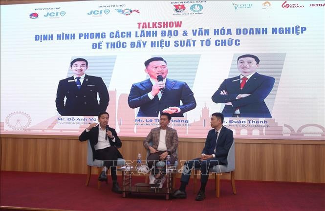 Speakers at the event (Photo: VNA)