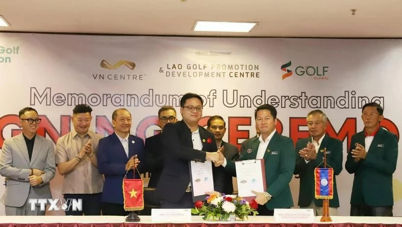 Delegates at the signing ceremony (Photo: VNA)