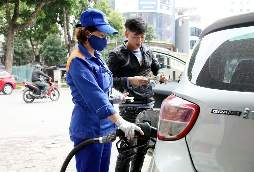 Domestic fuel prices adjusted upward from 3pm on June 12. (Photo: VNA) 