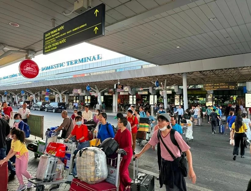 Passengers at Tan Son Nhat International Airport (Photo: VNA)