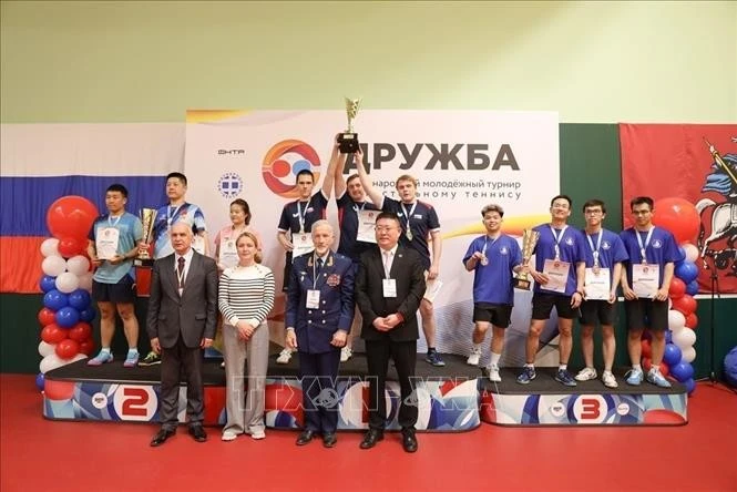 The Vietnamese team performs outstandingly, securing third place overall, behind Russia and China at the 2025 international youth friendship table tennis tournament in Moscow, Russia. (Photo: VNA)