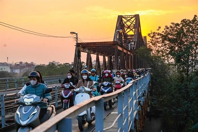 Motorcyclists cross the bridge. (Photo: VNA) 