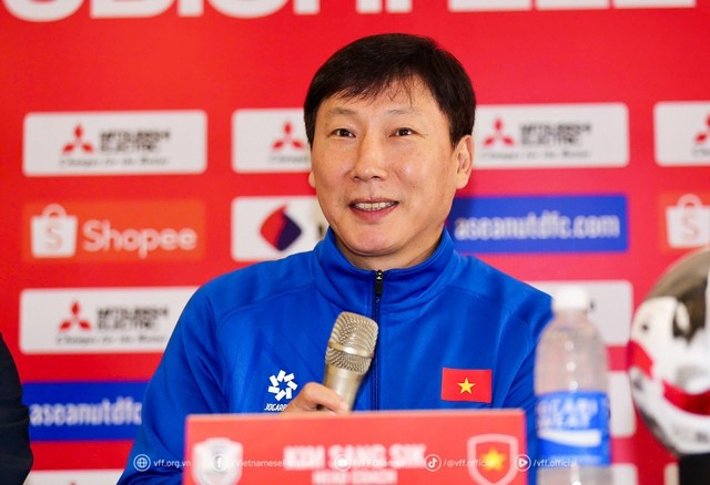 A smiling Coach Kim Sang-sik after the match. (Photo VFF) 