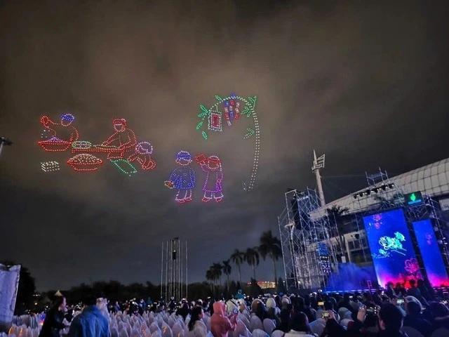 A drone performance on Hanoi sky (Photo: VNA)