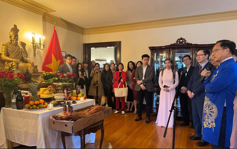 Representatives of OVs in Canada at the event (Photo: VNA)