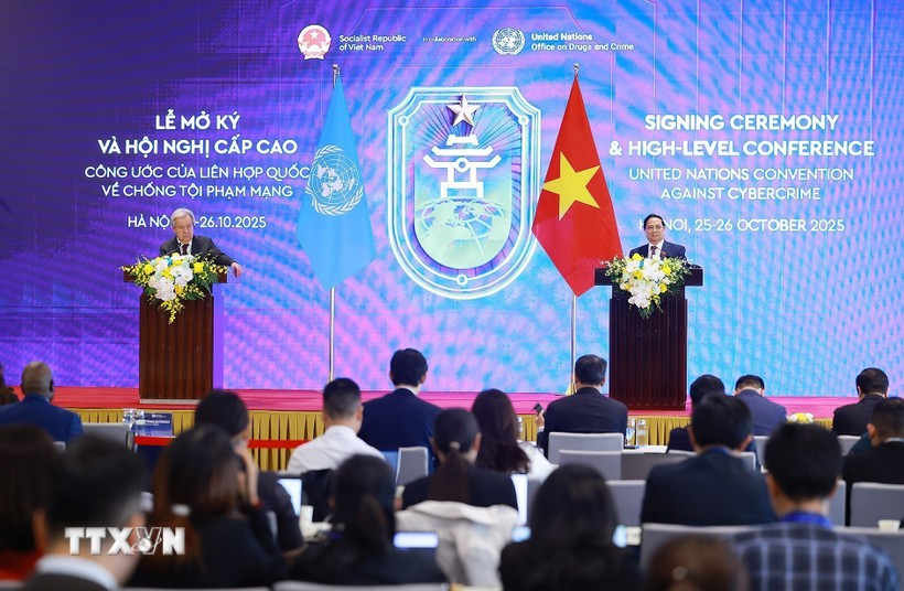 Prime Minister Pham Minh Chinh and UN Secretary-General Antonio Guterres at a press briefing during the signing ceremony (Photo: VNA)