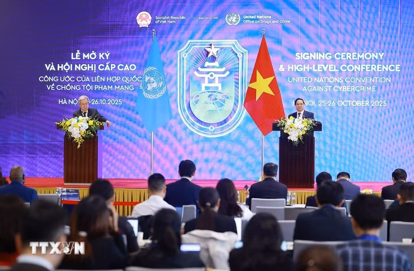 Prime Minister Pham Minh Chinh and UN Secretary-General Antonio Guterres at a press briefing during the signing ceremony (Photo: VNA)