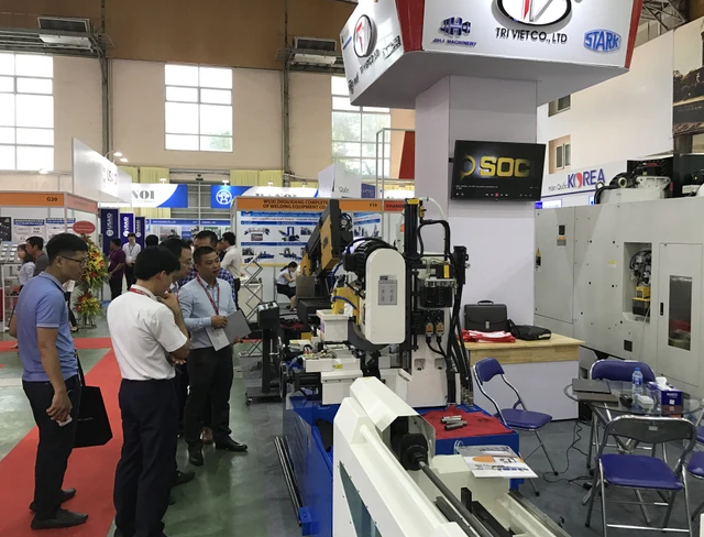WB experts said Vietnam has emerged as a bright spot of stability, buoyed by a strong recovery in manufacturing and domestic consumption. (Photo: VietnamPlus)