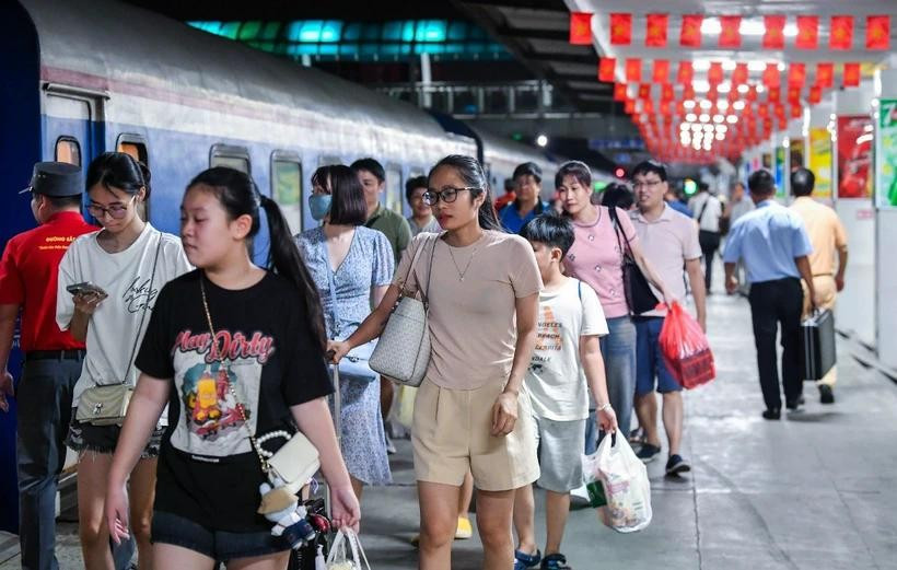 About 76,000 train tickets sold for coming national holiday travel (Photo: VNA)