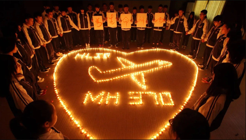 This picture taken on March 10, 2014 shows students at Hailiang International School lighting candles to pray for the passengers on the missing Malaysia Airlines flight MH370 in Zhuji, in China’s Zhejiang province. (Photo: AFP) 