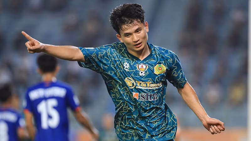 Nguyen Duc Phu capping off the victory in the 80th minute, sealing a comprehensive win for the hosts (Photo: nhandan.vn)