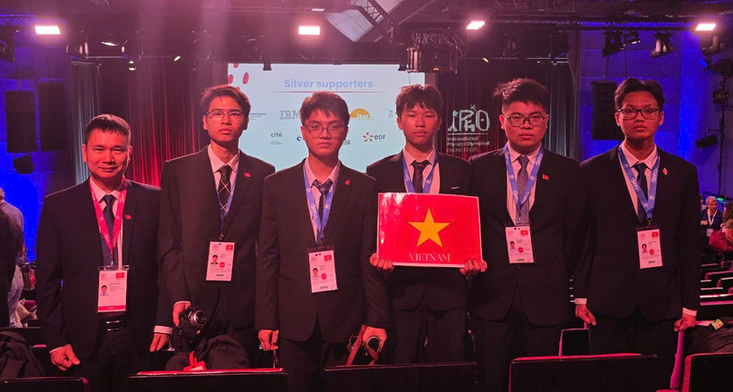 The Vietnamese team at the 2025 International Physics Olympiad (Photo: Ministry of Education and Training)
