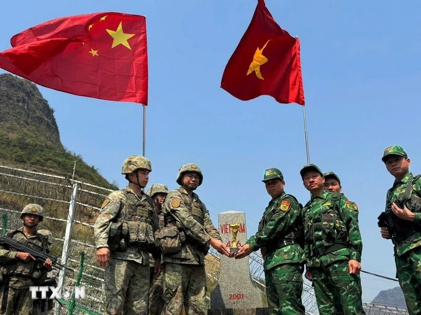 Vietnam and China carry out a joint border patrol. (Photo: VNA)