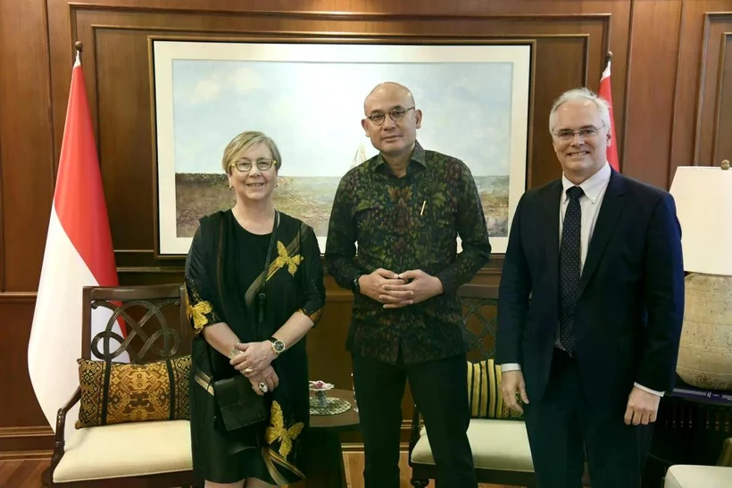 Indonesian Deputy Foreign Minister Arrmanatha Nasir (center) in a meeting with representatives of the Coalition for Epidemic Preparedness Innovations (CEPI) in Jakarta on February 13, 2025. (Photo: ANTARA) 