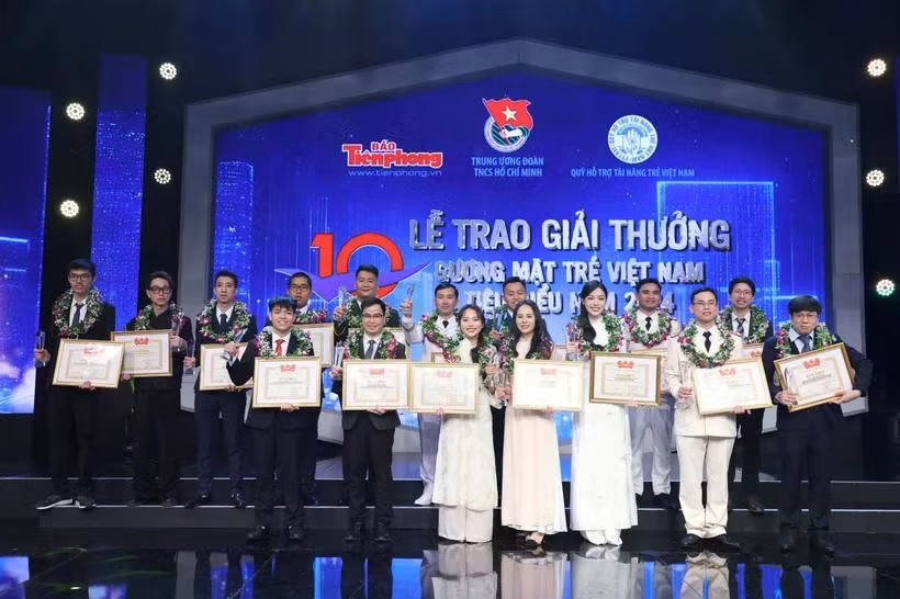 Outstanding young Vietnamese faces at the award ceremony. (Photo: VietnamPlus)