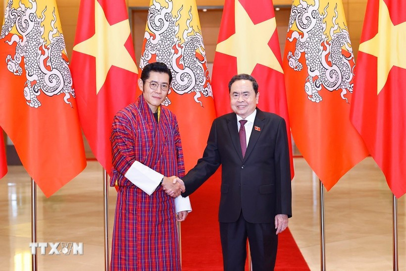 National Assembly Chairman Tran Thanh Man (R) and King of Bhutan Jigme Khesar Namgyel Wangchuck. (Photo: VNA)