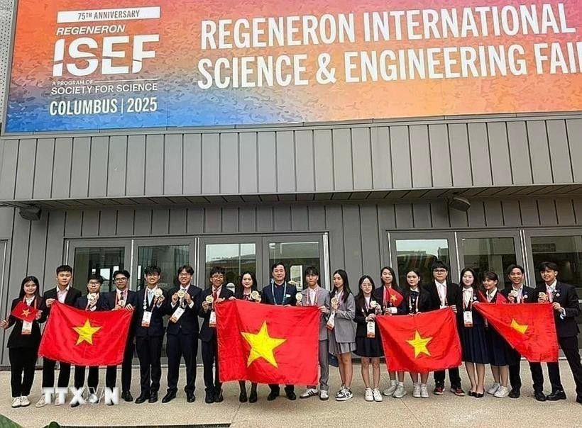 The Vietnamese delegation wins two second prizes, one third prize, three fourth prizes, and four special awards granted by sponsors at ISEF 2025. (Photo: VNA)