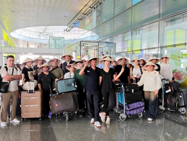 Iranian tourists on the first-ever charter flight to Hà Nội land at Nội Bài International Airport on March 28 (Photo:baodautu.vn) 