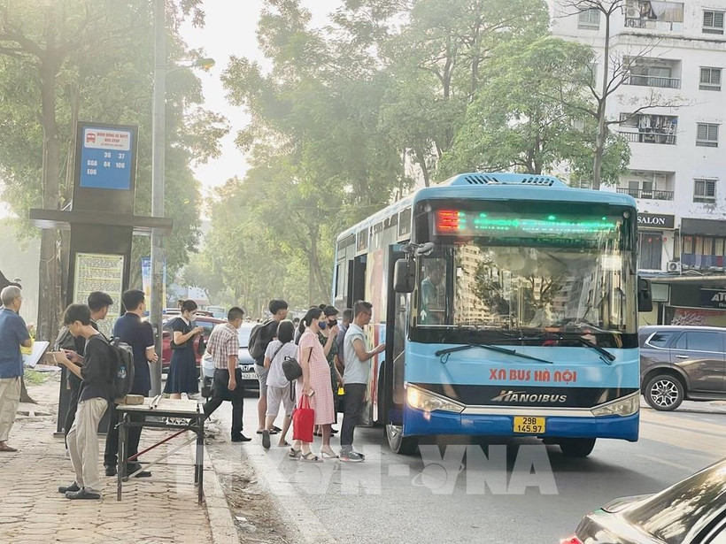 Hanoi is stepping up efforts to transition toward green transport. (Photo: VNA)