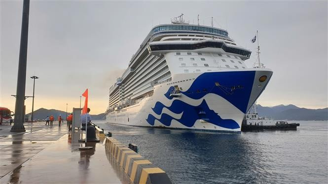 Khanh Hoa welcomes 1,200 international tourists aboard discovery princess (Photo: VNA)