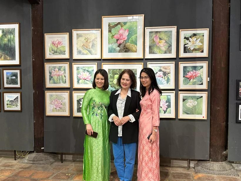 Visitors to the exhibition (Photo: VNA)