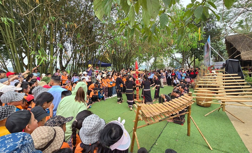 The Vietnam National Village for Ethnic Culture and Tourism continues to enhance its daily and weekend activities to promote interethnic and regional exchange and attract more tourists. (Photo: VNA) 