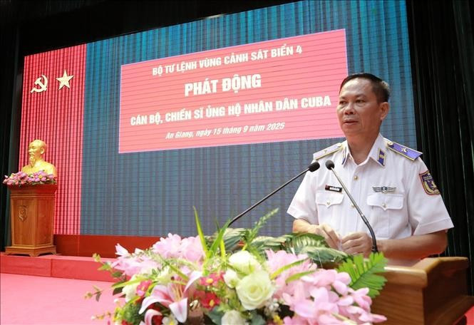 Maj. Gen. Nguyen Van Dung, Secretary of the Party Committee and Political Commissar of the Coast Guard Region 4 High Command, speaks at the launch of the donation campaign on September 15. (Photo: VNA)