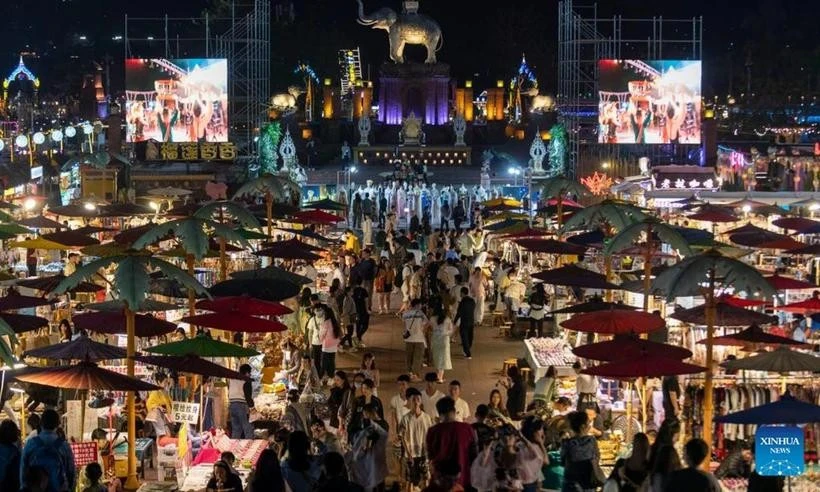 A night market at Xishuangbanna, China (Photo: english.news.cn)