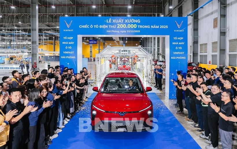 The 200,000th vehicle to roll off the production line this year is the all-electric 7-seat MPV model Limo Green. (Photo: VNA)