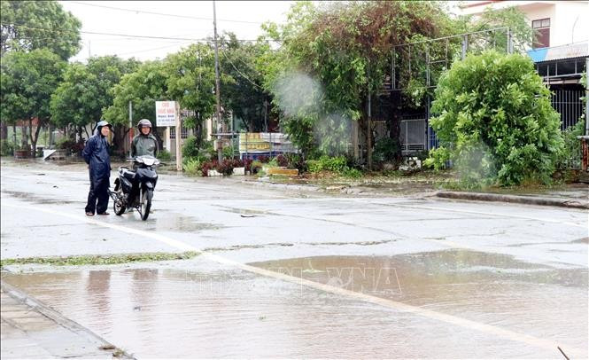 Residents in Ninh Binh province are unable to travel due to severe flooding caused by storm Wipha-triggered rain. (Photo: VNA) 