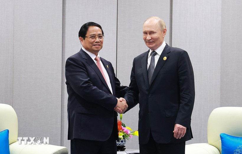 Prime Minister Pham Minh Chinh (L) and Russian President Vladimir Putin (Photo: VNA)
