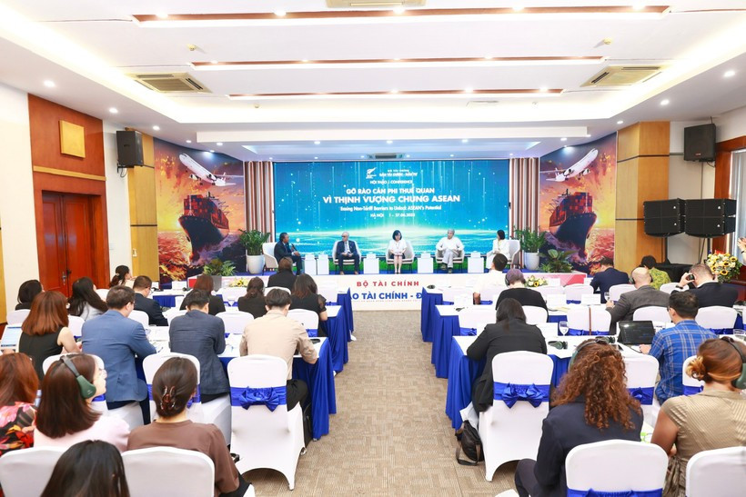 Delegates at the seminar titled “Easing non-tariff barriers to unlock ASEAN’s potential”, jointly organised by the Finance and Investment Newspaper and the New Zealand Embassy in Hanoi on June 27. (Photo: VietnamPlus)