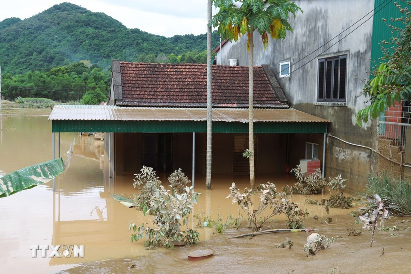 Hanoi provides 5 billion VND to aid flood-hit Nghe An province. (Photo: VNA)