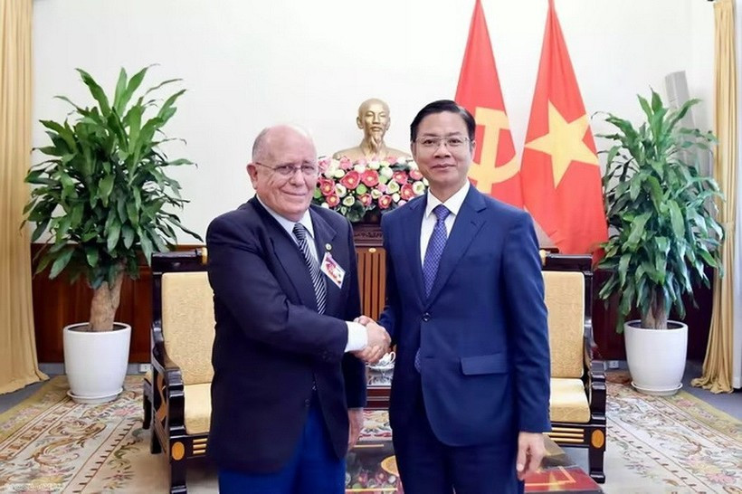 Deputy Minister of Foreign Affairs Ngo Le Van (R) and Pedro Oliveira, member of the international relations commission of the Communist Party of Brazil (PCdoB) and Secretary-General of the Brazil–Vietnam Friendship Association (Photo: The World and Vietnam Report)