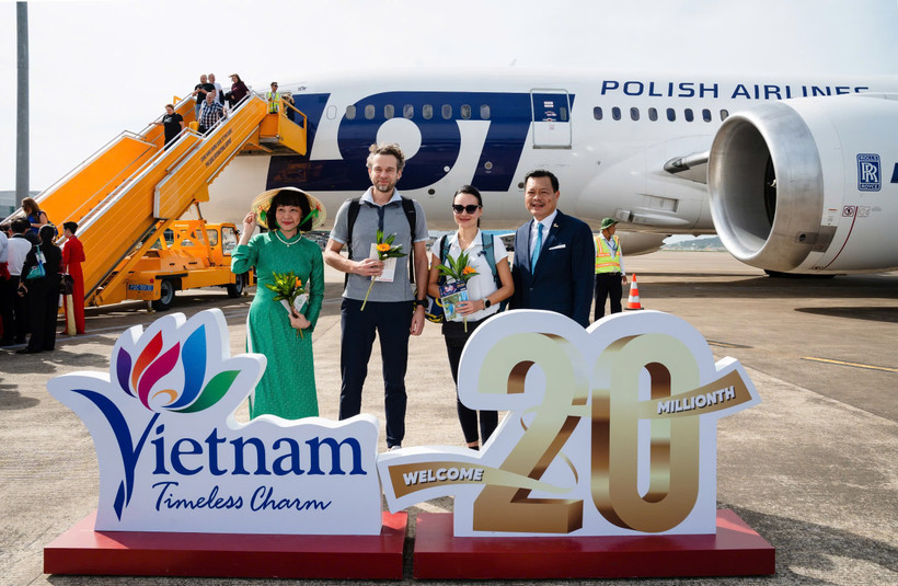 Phu Quoc proudly welcomes Vietnam's 20 millionth international visitor. (Photo: Sun Group)