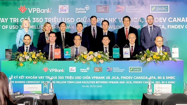 Representatives from embassies, VPBank, SMBC and international financial institutions at the signing ceremony. (Photo courtesy of VPBank) 
