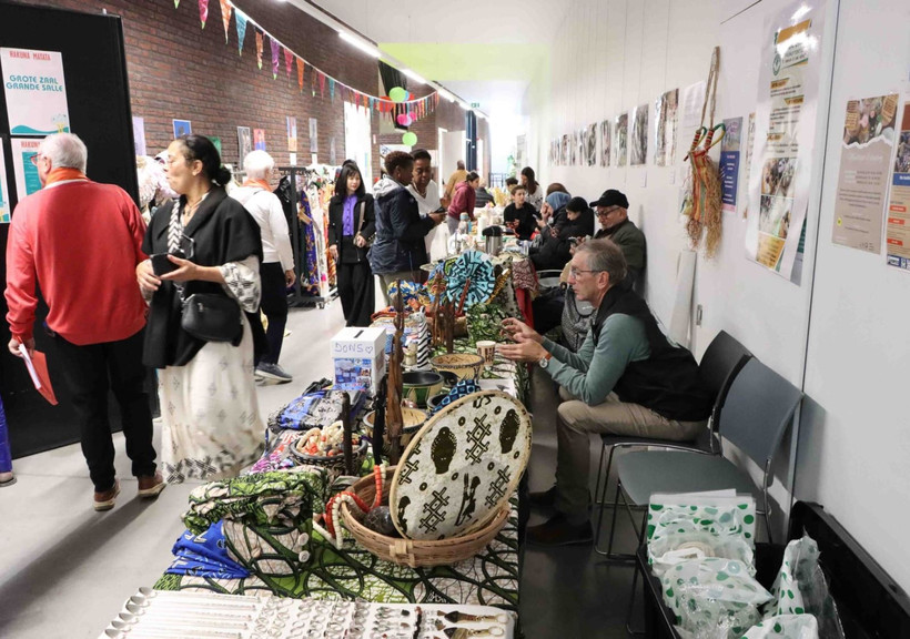 Communities at the festival showcase distinctive cultural products from their countries. (Photo: VNA)